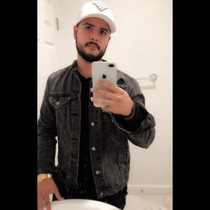 Meet your Posher, Carlos